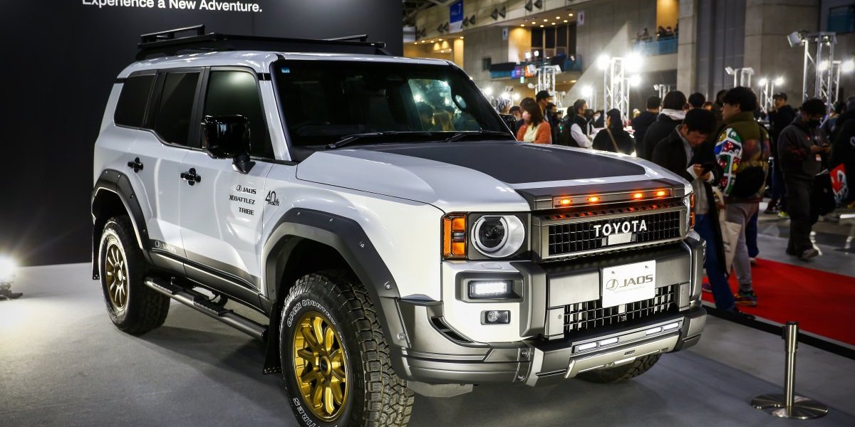 "Tojota lend kruzer"