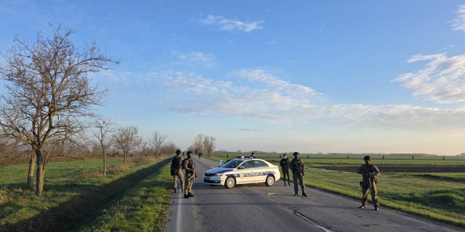 Sumnjivi predmeti u blizini gasovoda u Kanjiži! Policija "češlja" teren - Sumnja se da su postavljene bombe