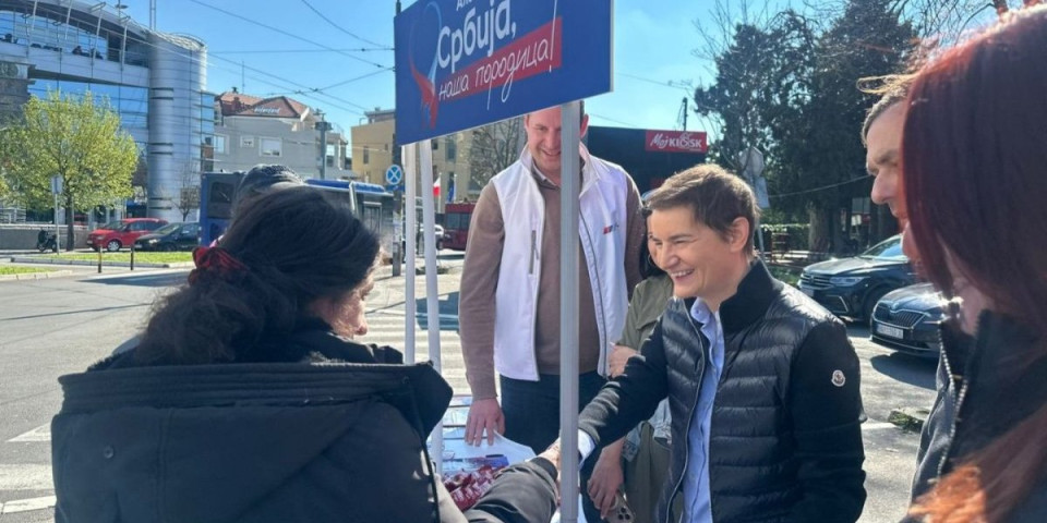 Nastavljamo borbu za pristojnu Srbiju! Branbić: Građani prilaze i pružaju podršku u borbi protiv blokadera (FOTO)