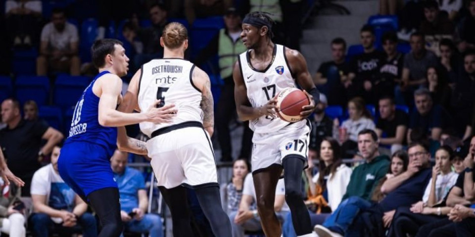 Samouništenje Partizana u Podgorici: Crno-beli poklonili pobedu Budućnosti i ostali bez prvog mesta u ABA ligi