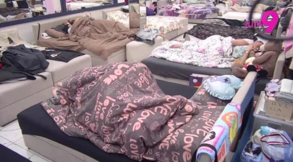 "Imate seks u krevetu gde je trudnica, bolesni ste": Zadrugari urnisali Maju i Asmina