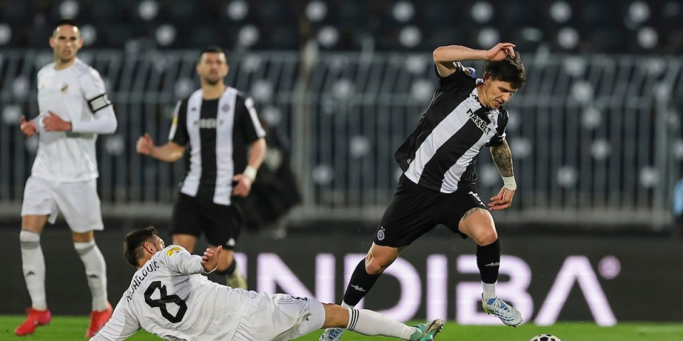 Navijači Partizana bljuju vatru posle fijaska: Gasite klub, doniramo oči, tuga, sramota, beda...