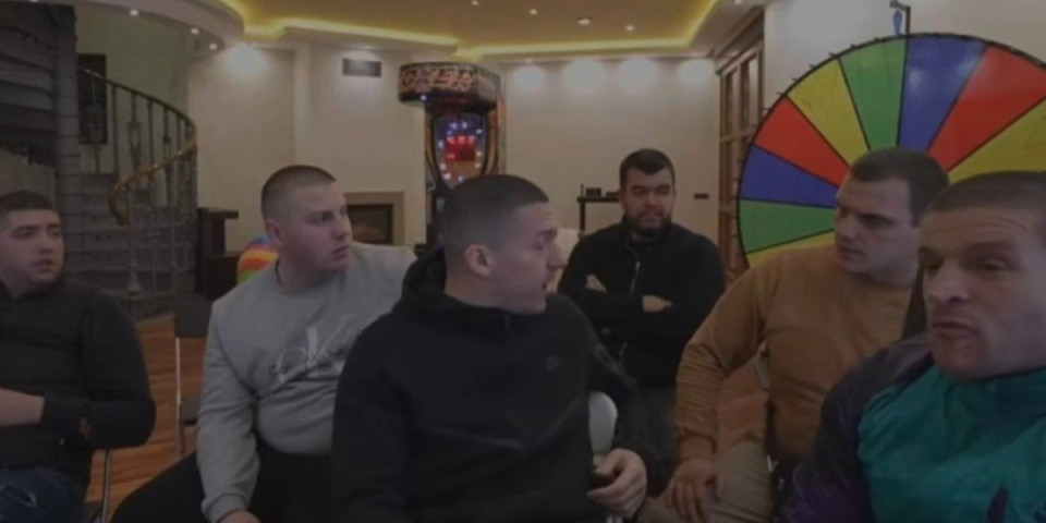 "Majmune smrdljvi, pi*ko odvratna, zvaću policiju": Neviđeni haos Marka Džeka i Bake Praseta uživo