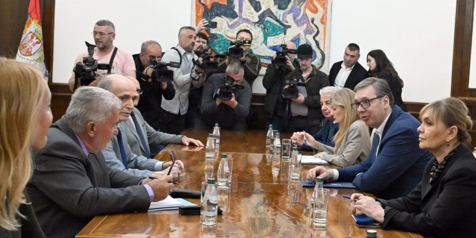 Sastanci na Andrićevom vencu: Završene konsultacije predsednika Vučića sa predstavnicima PUPS-a (FOTO)