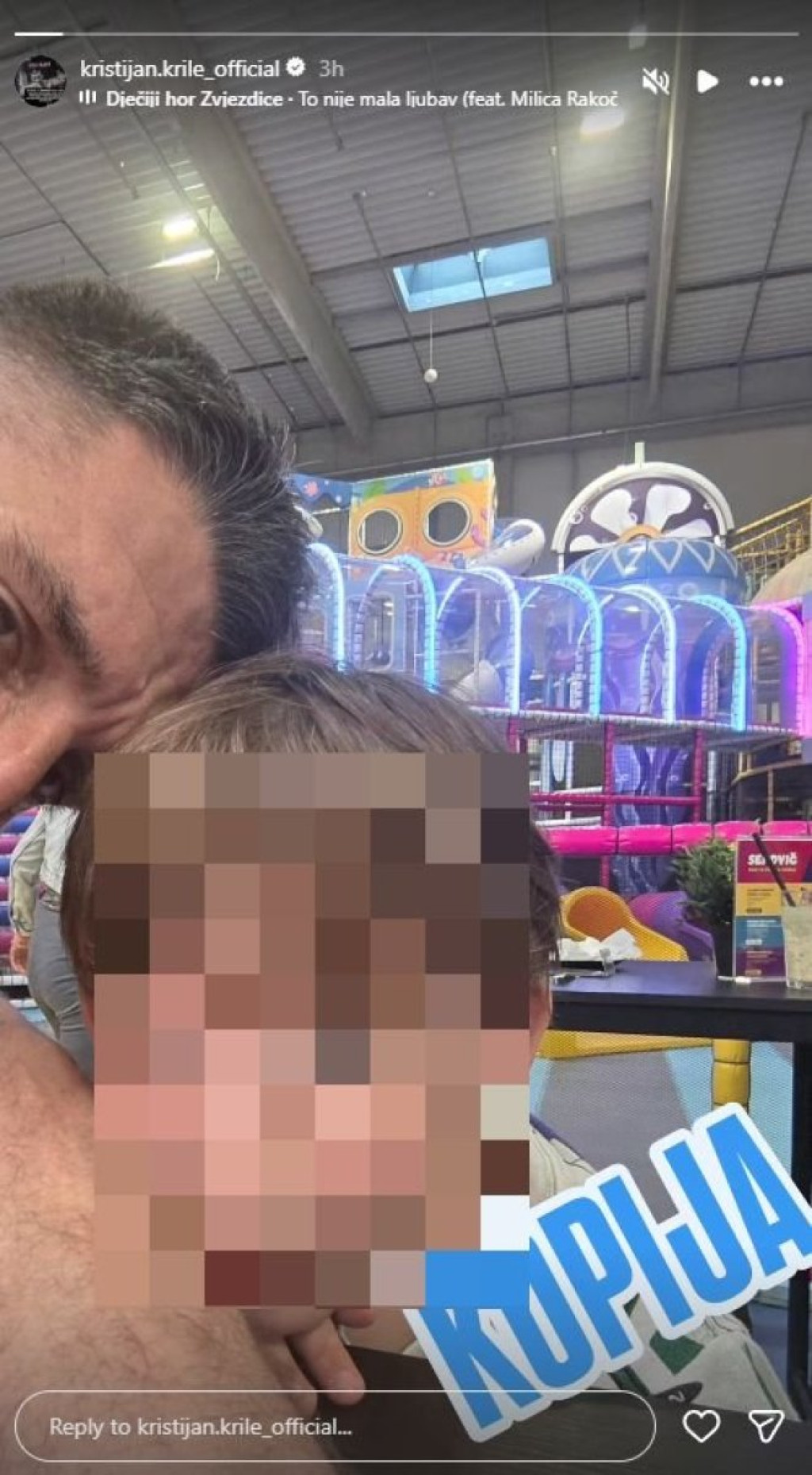 Nakon zabrane prilaska, Kristijan objavio fotografiju sa sinom: Evo gde provode vreme