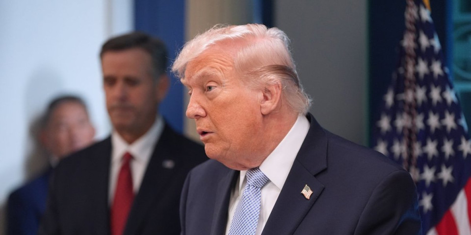 Tramp drži prst na obaraču: Rakete uperene u Iran, samo jedna stvar može da spreči pakao u poslednjoj sekundi