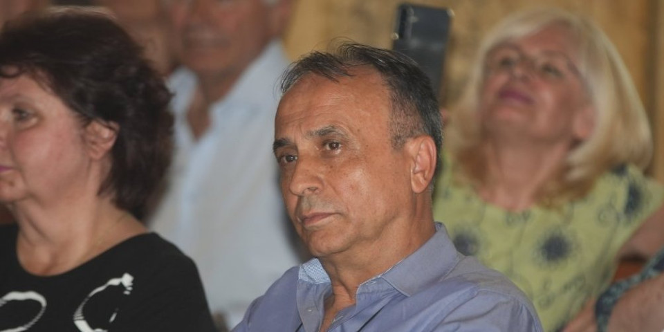 Pevač otkrio u čije ruke odlazi zarađen bakšiš: Ovo je prava istina