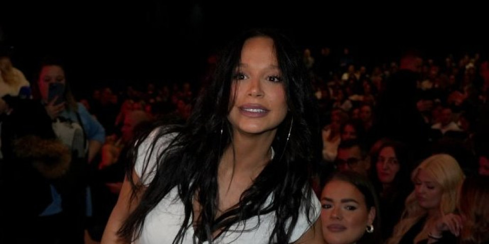 Maze joj trudnički stomak: Edita u prvom redu došla da podrži kolege (FOTO)