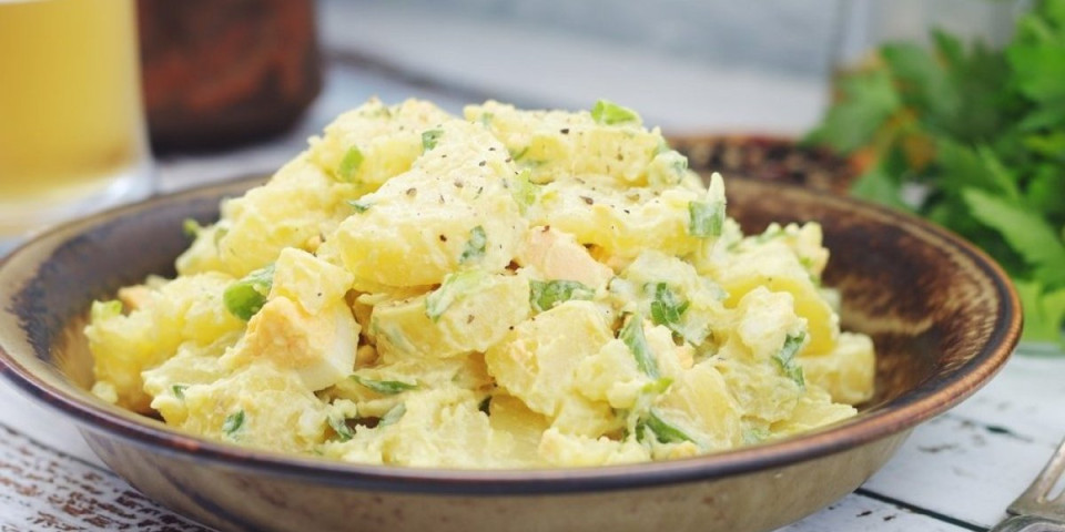 Recept za najboji bavarski krompir: Preukusan prilog uz sve vrste mesa - sočno i mirisno