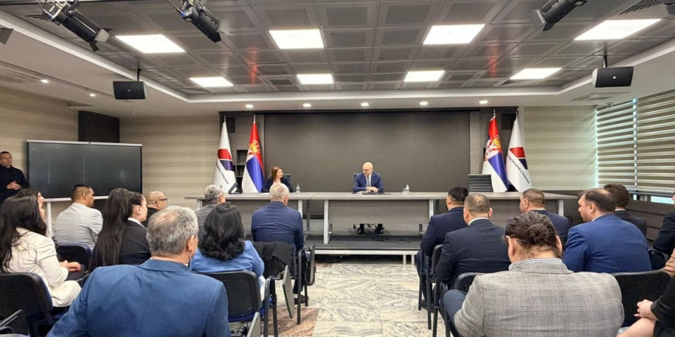 SNS stoji rame uz rame sa Romima - Vučević: Zajedno se borimo za naprednu Srbiju