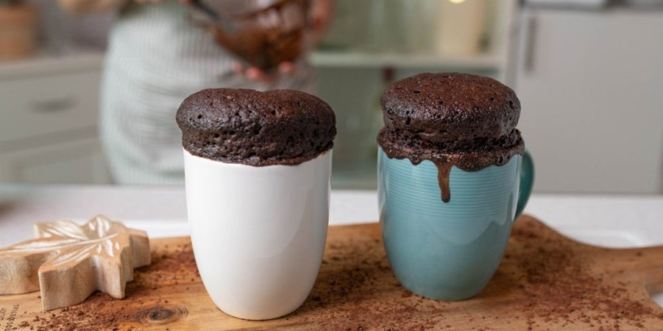 Brzi čokoladni kolač u čaši: Spreman za par minuta, a neodoljivo kremast