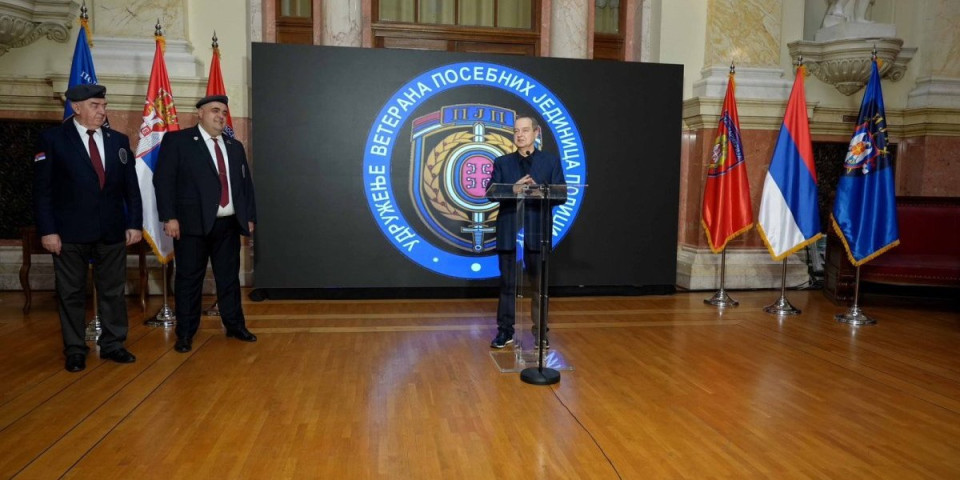 Svečana ceremonija i izložba fotografija PJP: "Zato moraju da znaju da je Srbija "tvrd orah" - poručuje Dačić