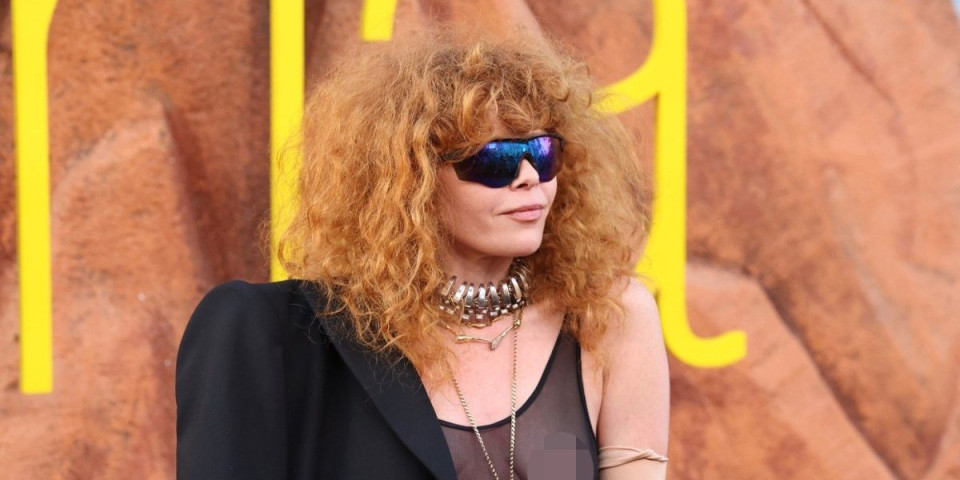 Bradavice na izvol’te i gaćice bez suknje: Glumica izazvala skandal na crvenom tepihu (FOTO)