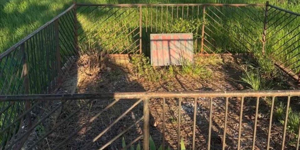 Pa zar opet: Oskrnavljeni spomenici u okolini Kragujevca