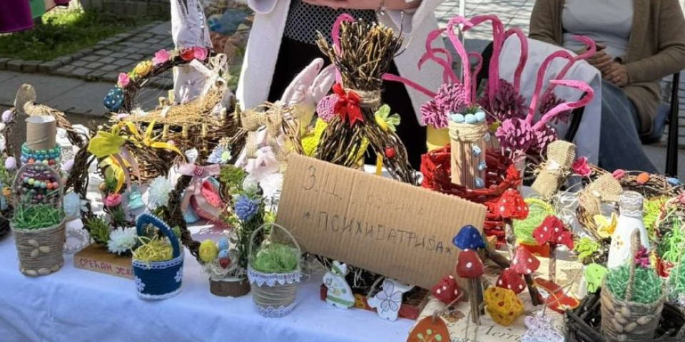 Ova dekoracija na Vaskršnjem bazaru u Loznici je posebna: Evo zašto (VIDEO)