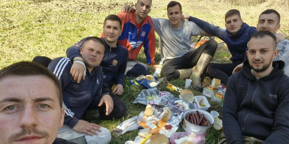 Lakše do svetinje: Ovi momci nisu žalili vremena i truda da učine bogougodno delo