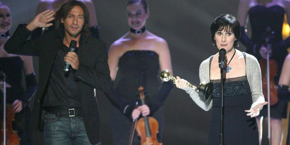 Pevačica živi sama u dvorcu: Nema ni muža, ni decu, društvo joj pravi 12 mačaka