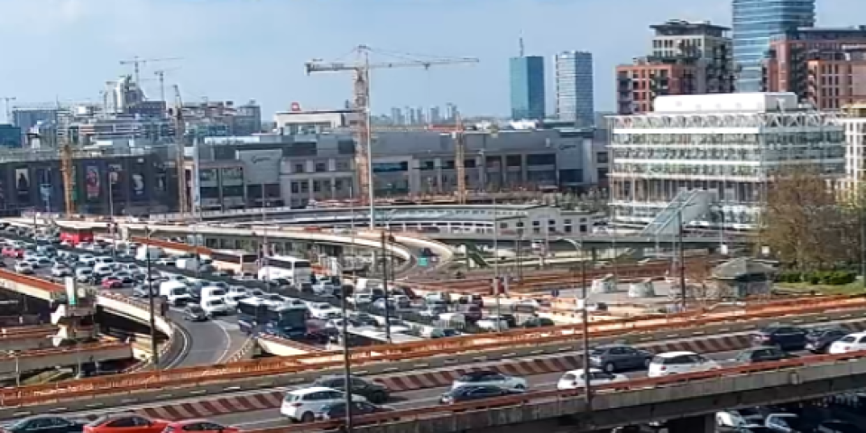 Totalni kolaps u Beogradu: Sve stoji, grad krcat (FOTO)