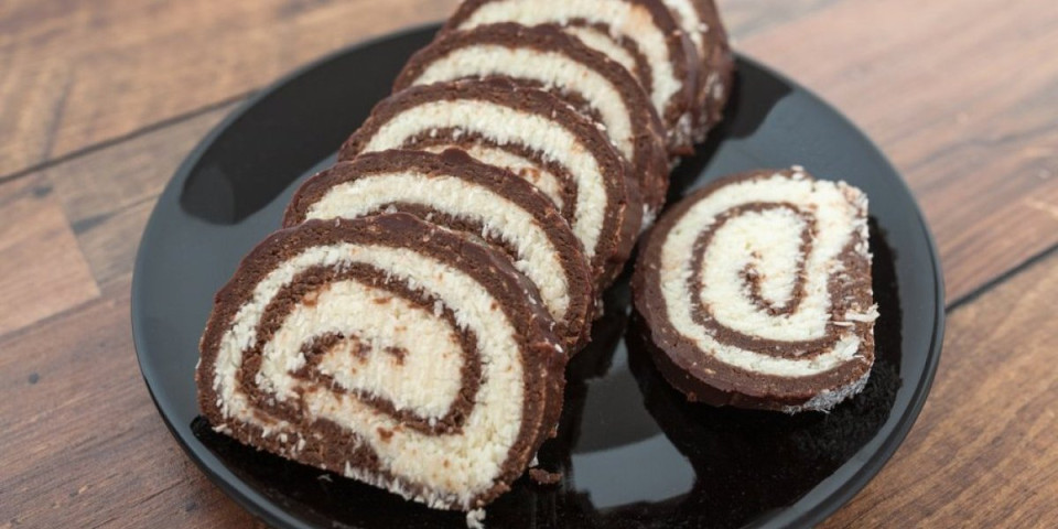 Vaskršnji kokos rolat: Starinska poslastica koja odmah nestaje sa ovala