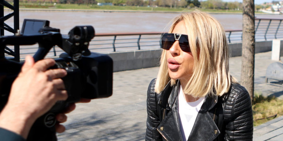 "Moja baba je umrla dok je gledala filmove za odrasle": Jovana Jeremić šokirala sve