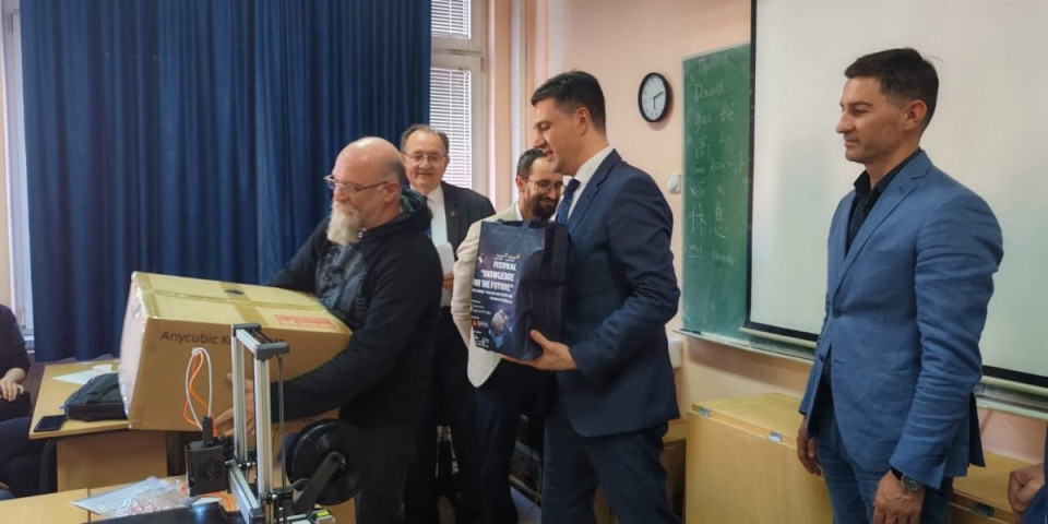 Pavlović se obratio niškim školarcima: Radite na novim idejama i projektima, grad će dati podršku