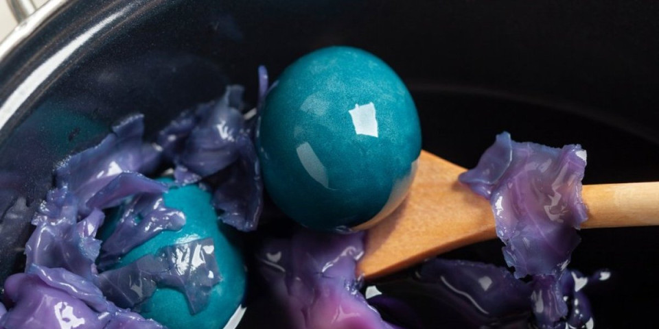 Spasite šerpe posle farbanja jaja: Trik skida najtvrdokorniju boju za 5 minuta