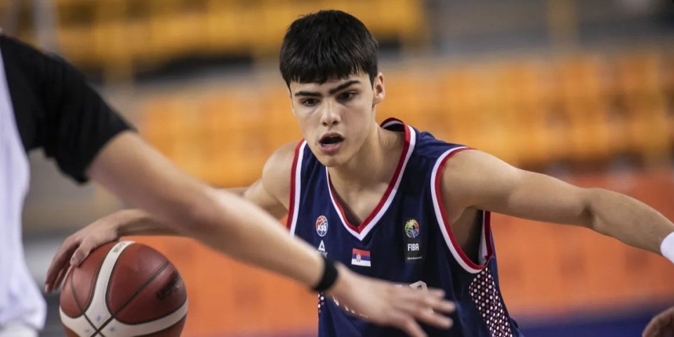 Au, kakva trojka, bravo dečko! Sin legendarnog košarkaša doneo Srbiji veliku pobedu (VIDEO)