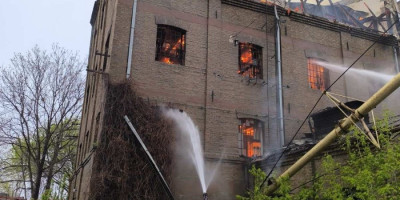 Blokaderi koji su jezivi požar u "Starom mlinu" pokušali da iskoriste za napade na aktuelnu vlast, razvijajući sramne teorije zavere o tome kako je zapaljeno s namerom da bi tu nikla nova zgrada, trebalo bi sada potpuno da zaćute, budući da je otkriveno ko je piroman koji stoji iza svega.