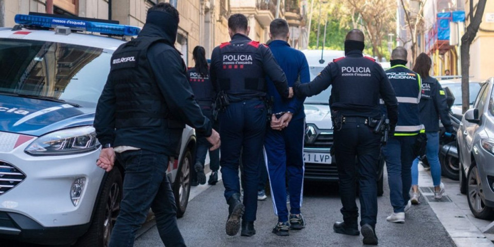 Lažni policajci Srbi sejali strah po autoputu u Španiji: Pljačkali vozače, pa pokušali bekstvo kroz kolonu