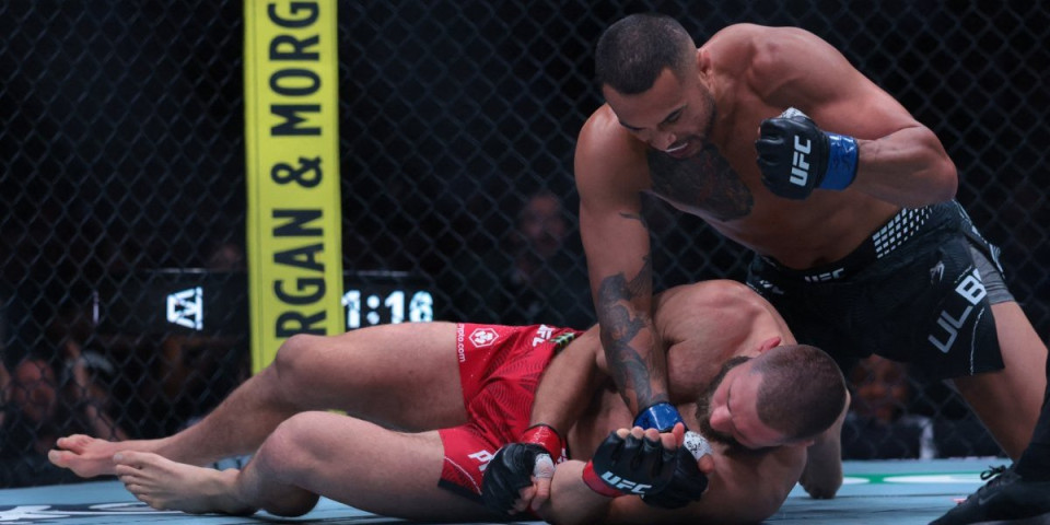 Šta ovo bi na u UFC 327?! Povredio se, pa brutalno 'ugasio' rivala - i to pred Trampom (VIDEO)