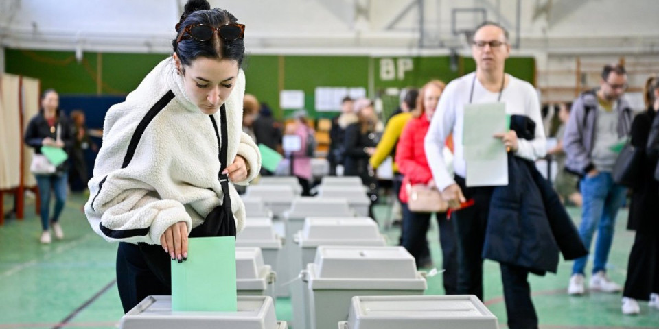 Hit na izborima u Mađarskoj: Kandidat na glasanje došao u bademantilu i sa četkicom za zube