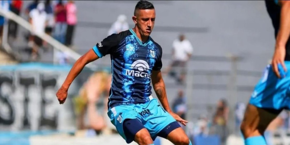 (VIDEO) Drama u avionu: Fudbaler vikao "Bomba, sve će eksplodirati", izveden u lisicama