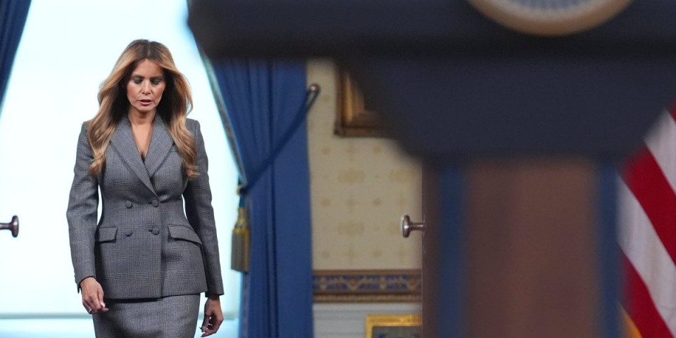 Bivša manekenka preti Melaniji Tramp: Otkriva šokantne tvrdnje o Epstinu - skandal trese Ameriku