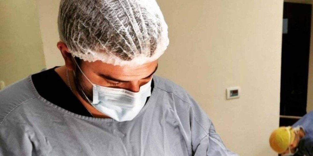 Odnedavno je deo hirurškog tima u Opštoj bolnici u Kruševcu 