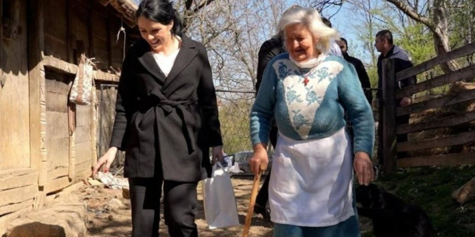 Nekad je i reč lek: Baka Velinka dočekala goste