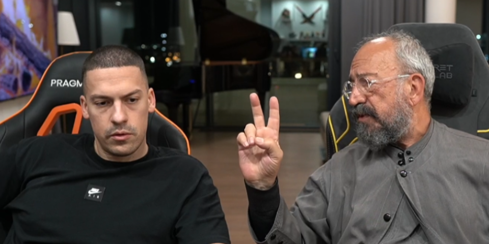 "Promovišem kocku da platim popa da mi seče kolač": Baka Prase u raspravi sa ocem sveštenikom