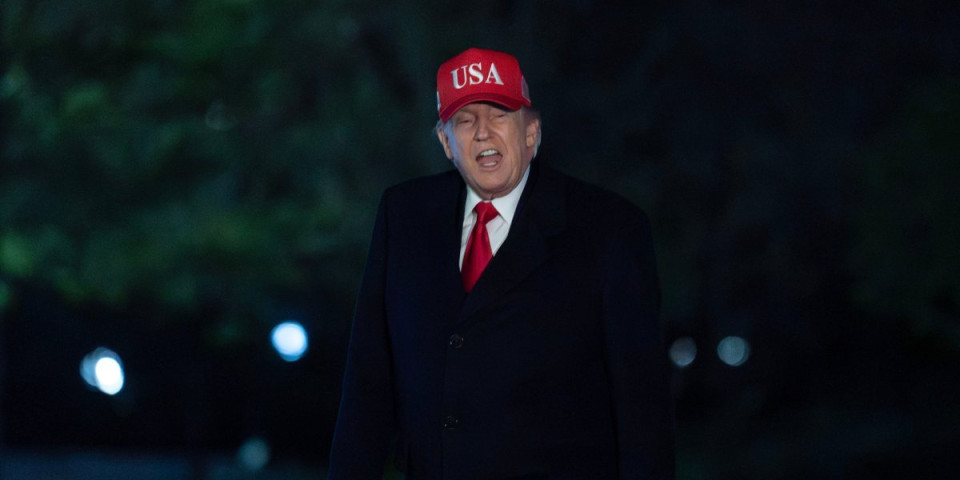 (VIDEO) Šok! Tramp se odrekao Orbana preko noći: Predsednik šokirao novinare potezom, snimak zapalio mreže