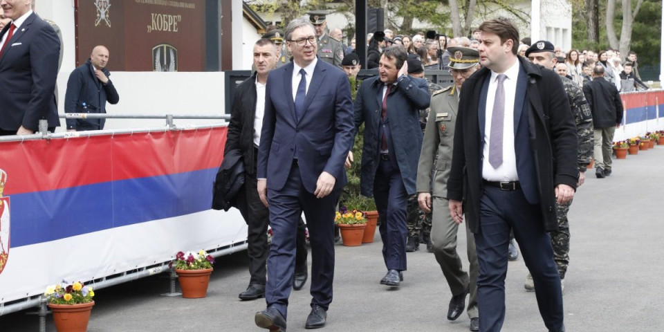 Vučića je oduševio ovaj pripadnik ''Kobri'': Njemu eksploziv ne može da promakne (VIDEO)