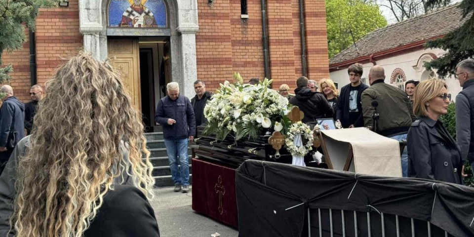 Sahranjen Duško Vujošević: Potresne scene, "grobari" pesmom ispratili trenera (VIDEO/FOTO)