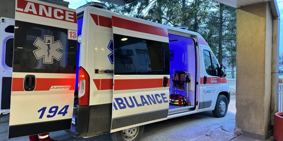 Teško povređen čovek u Čačku: Pokošen dok je prelazio pešački prelaz (FOTO)