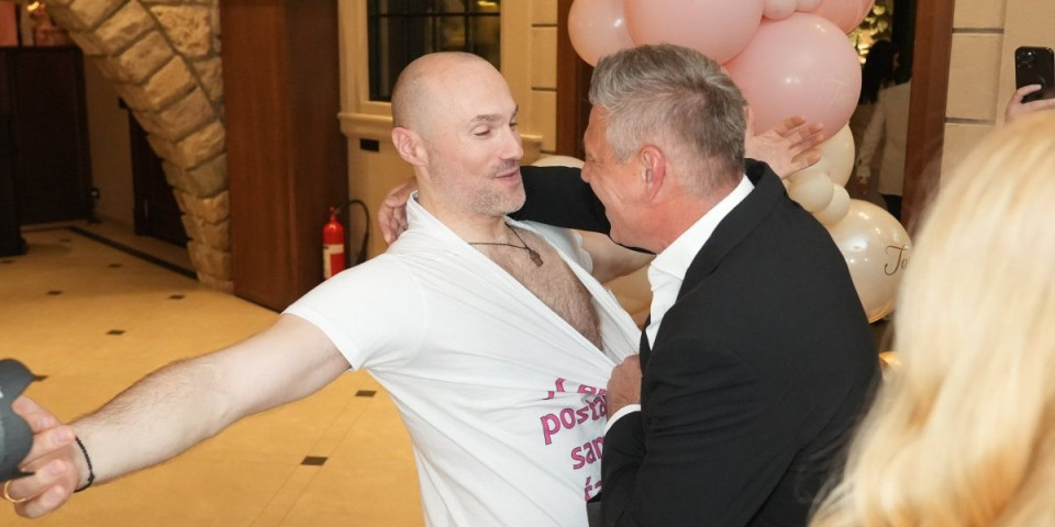 Sofronijević slavi rođenje ćerke sa 200 ljudi: Ženi darovao skupocen poklon (VIDEO)