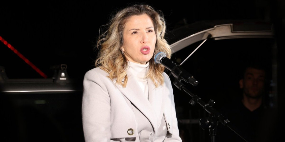 Skandal u režiji Bojane Savović! S kim to poziraš, tužitejko?! (FOTO)