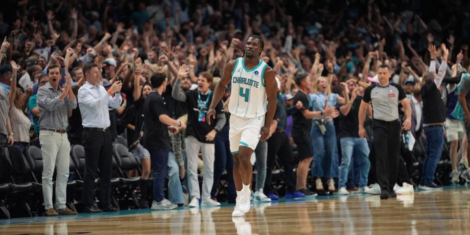 Košarkaši Šarlot Hornetsa izbacili Majami Hit