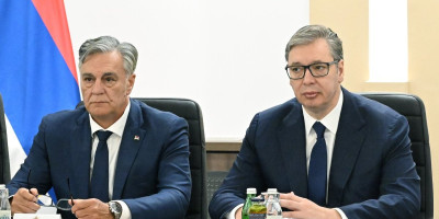 Predsednik Republike Srbije Aleksandar Vučić sastao se sa najvišim rukovodstvom Ministarstva odbrane i Vojske Srbije danas.