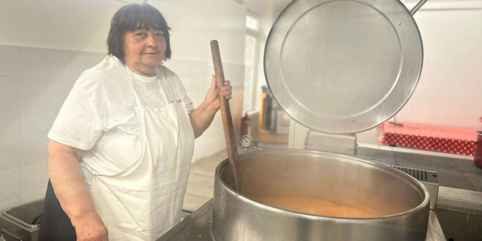 Srce veće od najveće šerpe! Miroslava je najstarija volonterka, pre zore prva je na poslu