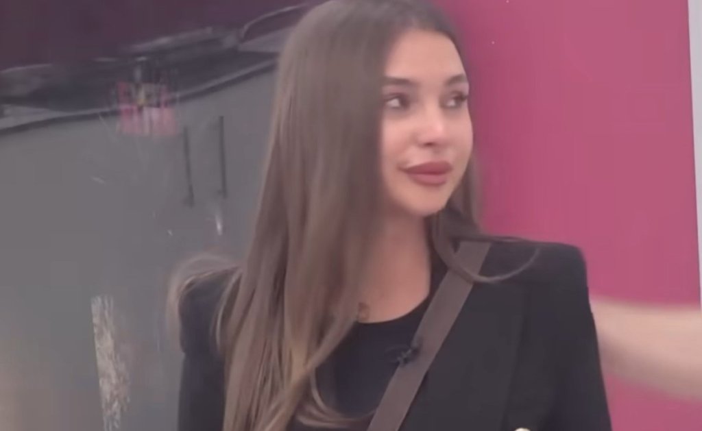 Zadrugarka smuvala osmog cimera po redu: Majka joj preti da će je se odreći