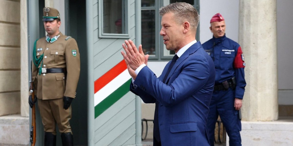 Cela zemlja se smeje Mađaru: Krenuo da napravi foru sa Orbanom, pogledajte kako ga je "oladio"! (VIDEO)