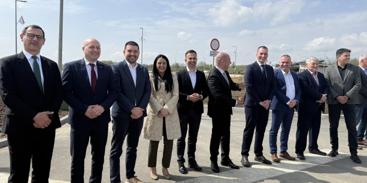 Predstavnici 15 gradova i opština koji ovim centrom rešavaju ekološki problem 