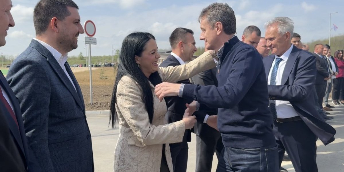 Ministar Darko Glišić sa gradonačelnicom Loznice Draganom Lukić
