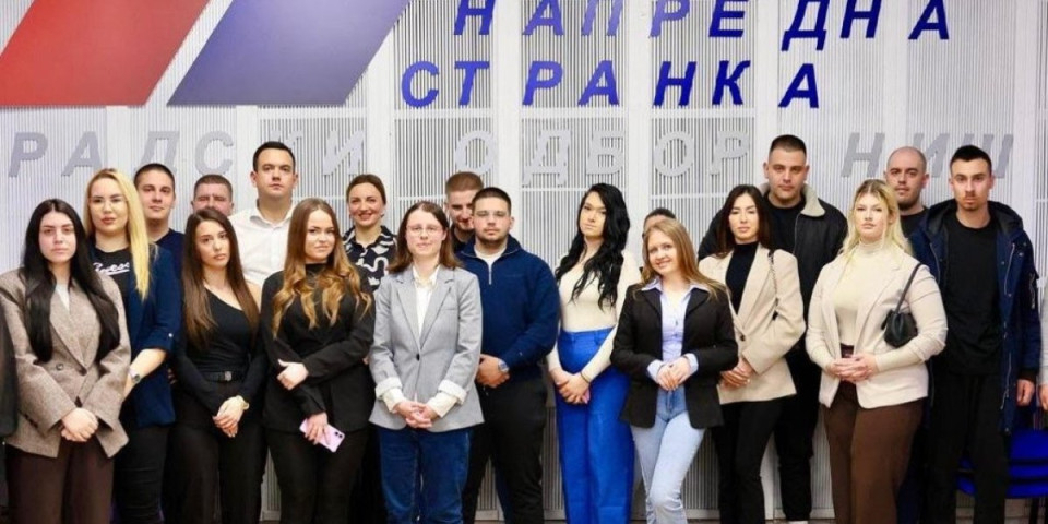 "Niti je Đilas Peter Mađar, a ni blokaderi nisu glas naroda": Snažna poruka mladih SNS-a iz Niša - Mađarski scenario u Srbiji nemoguć